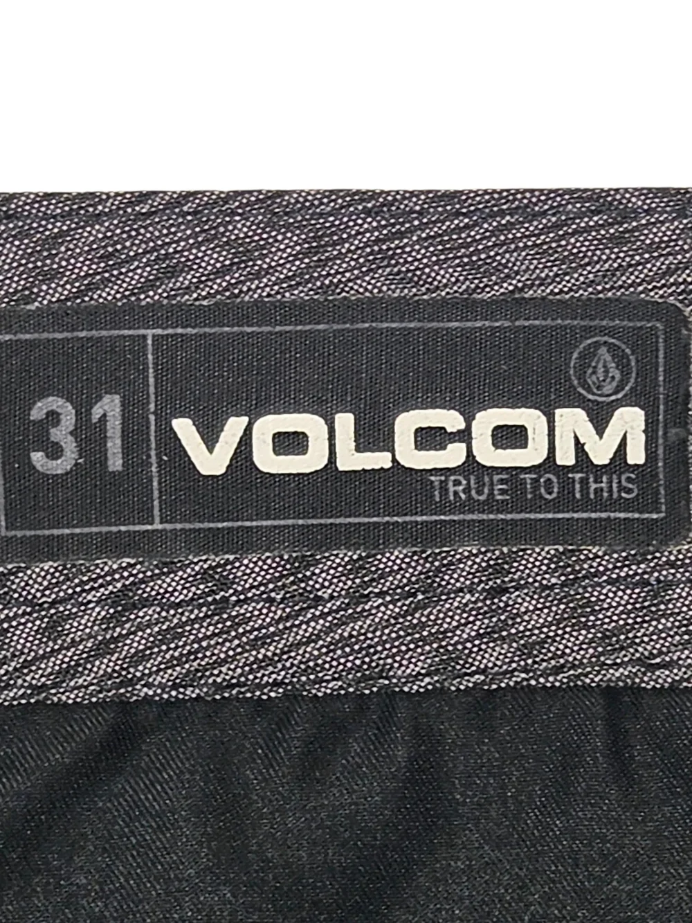 Volcom Men’s Slate Blue Striped Flat Front Shorts. Waist 31
